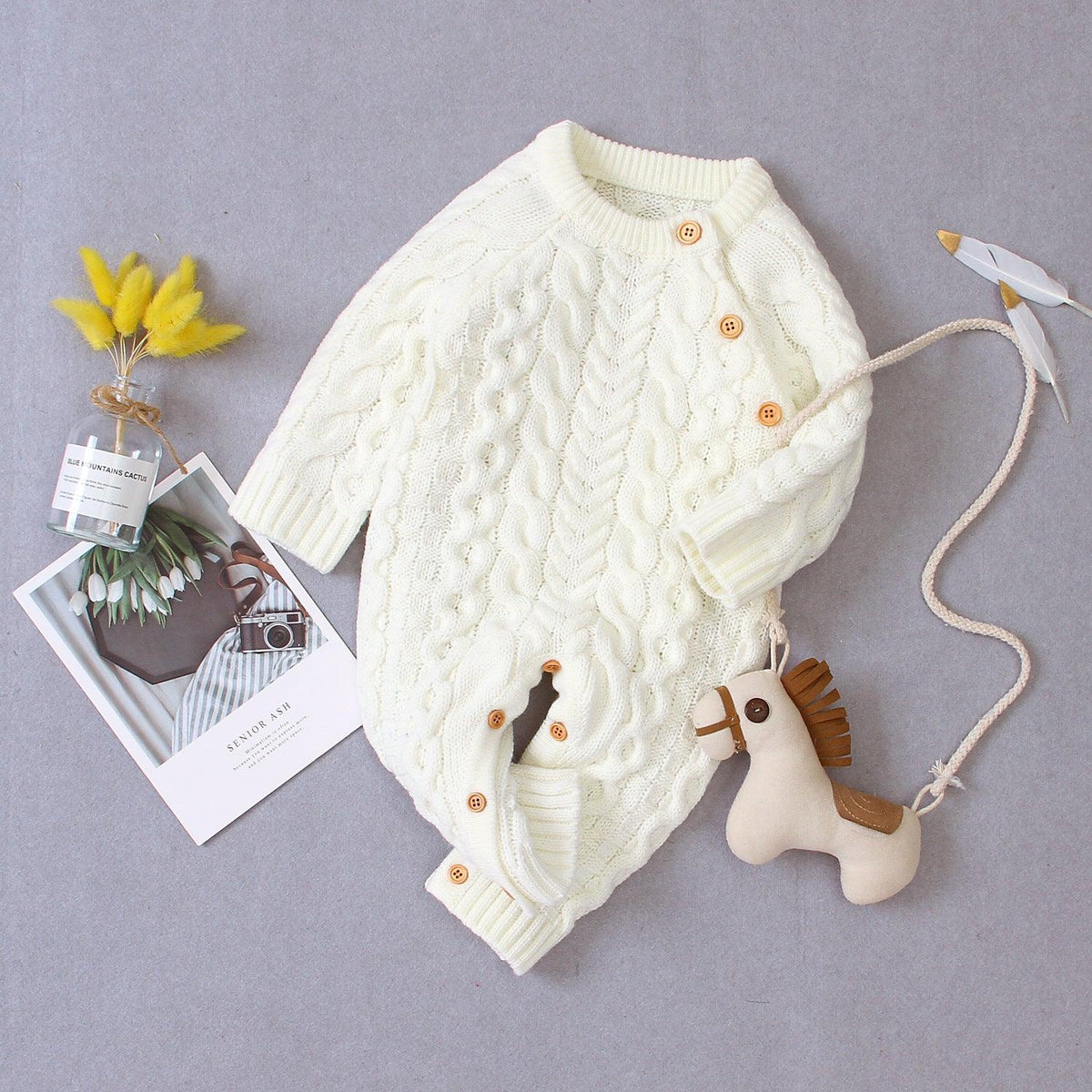 Combinaison pour bébé en tricot de couleur unie
