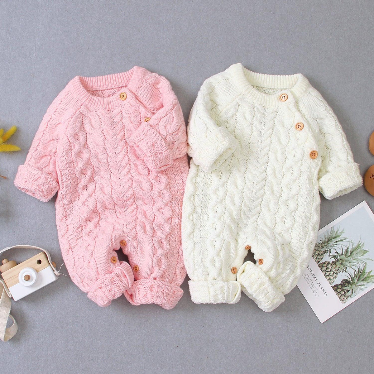 Combinaison pour bébé en tricot de couleur unie