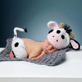 Ensemble de photographie nouveau-né CuddlyCow tricoté à la main (tenue au crochet en coton biologique)