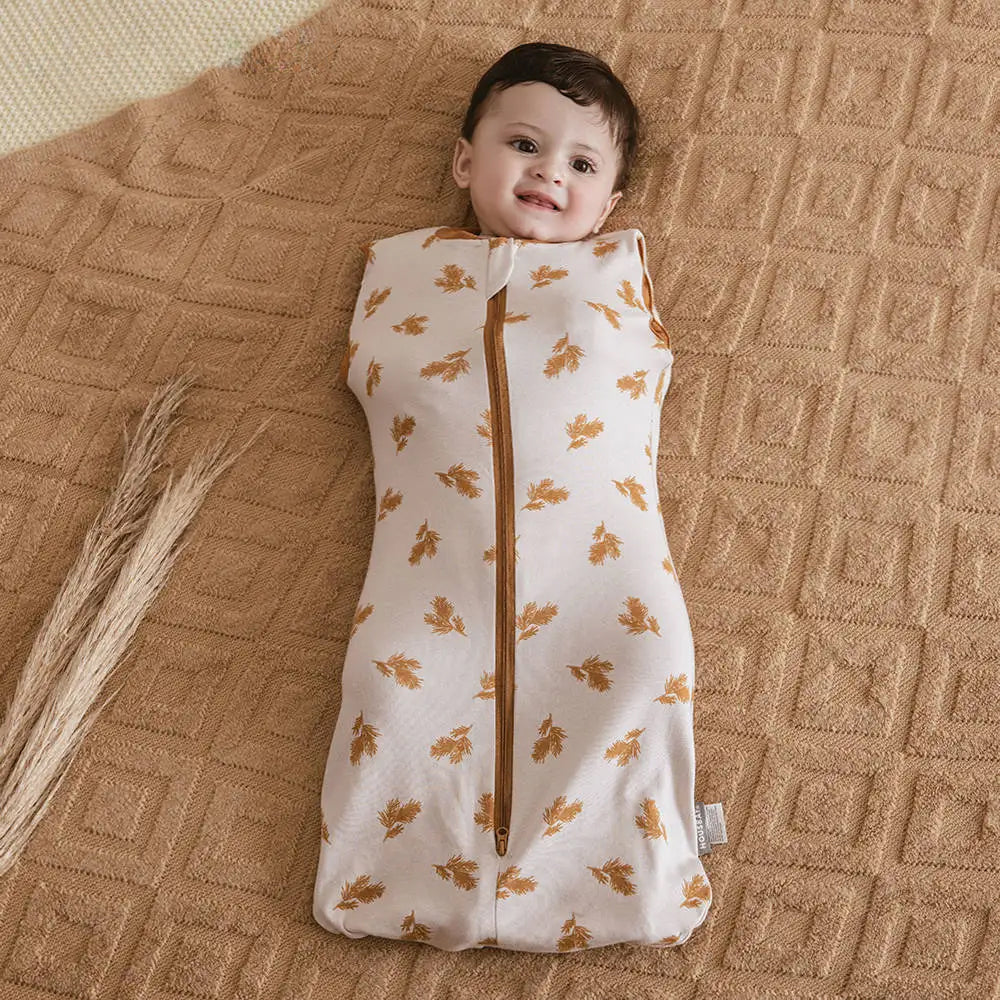 Gigoteuse bébé mains cachées