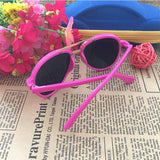 lunettes de soleil colorées pour enfants