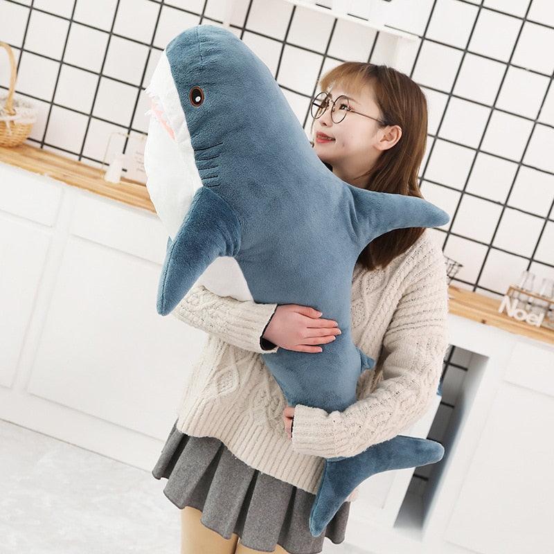 Grande peluche de requin pour enfant