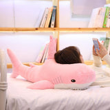 Grande peluche de requin pour enfant