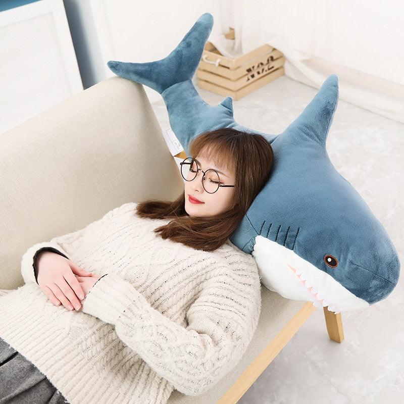 Grande peluche de requin pour enfant