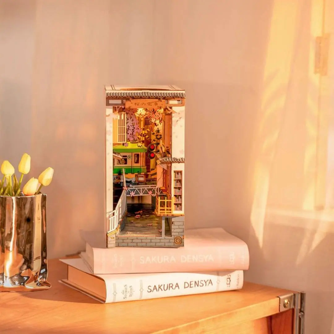 Kit DIY Book Nook Sakura Densya - TokyoRail