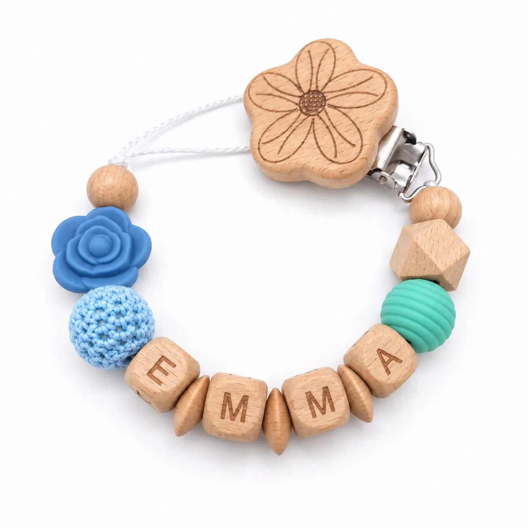 Attache-tétine personnalisée prénom en bois et perles, fleur rose – Cadeau de naissance