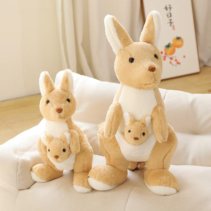 Maman kangourou en peluche avec son bébé