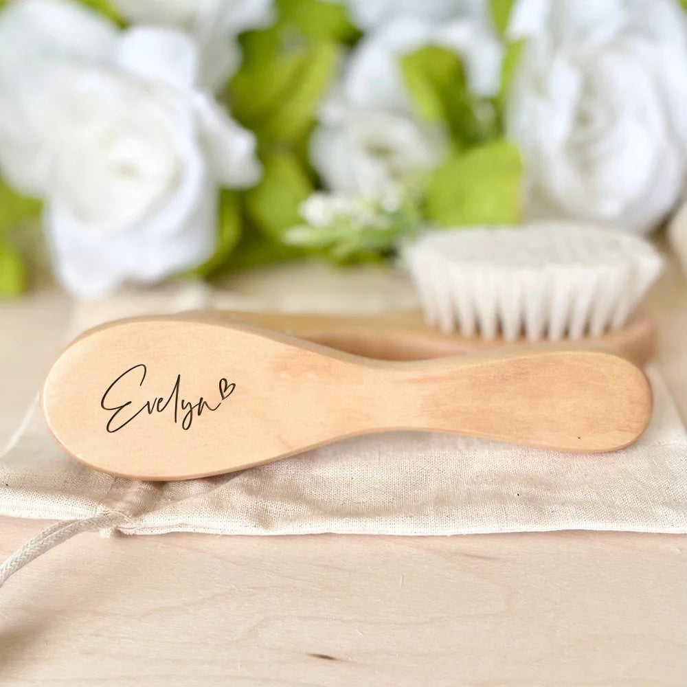 Brosse à cheveux bébé personnalisée au prénom en bois – Cadeau de naissance