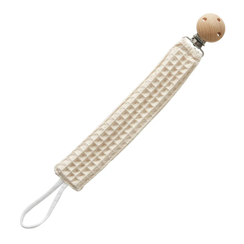 Attache-tétine brodée au prénom avec clip en bois – Cadeau de naissance