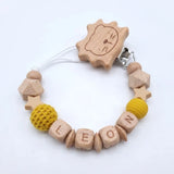 Attache-tétine personnalisée prénom, perles en bois et lion au crochet – Cadeau de naissance