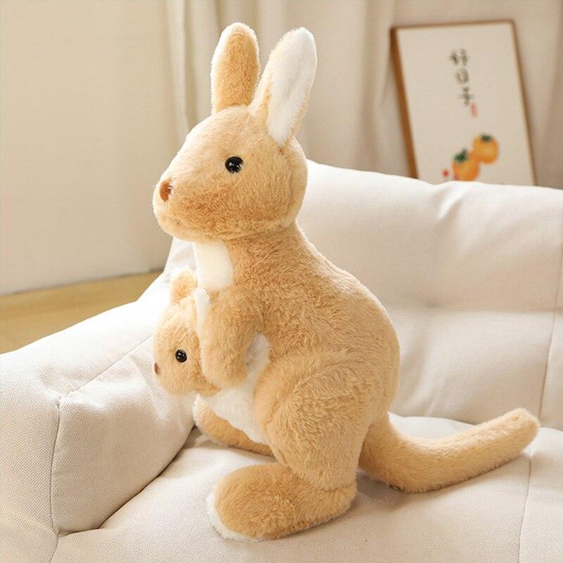 Maman kangourou en peluche avec son bébé