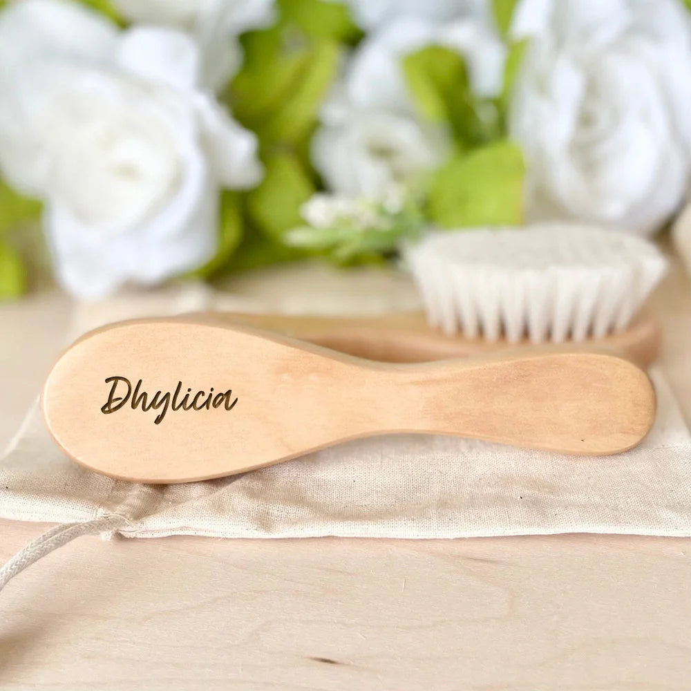Brosse à cheveux bébé personnalisée au prénom en bois – Cadeau de naissance
