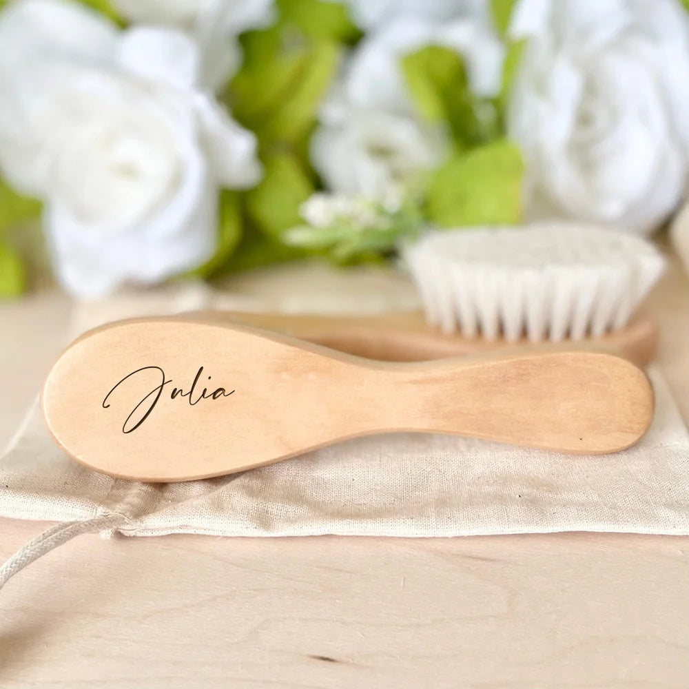 Brosse à cheveux bébé personnalisée au prénom en bois – Cadeau de naissance
