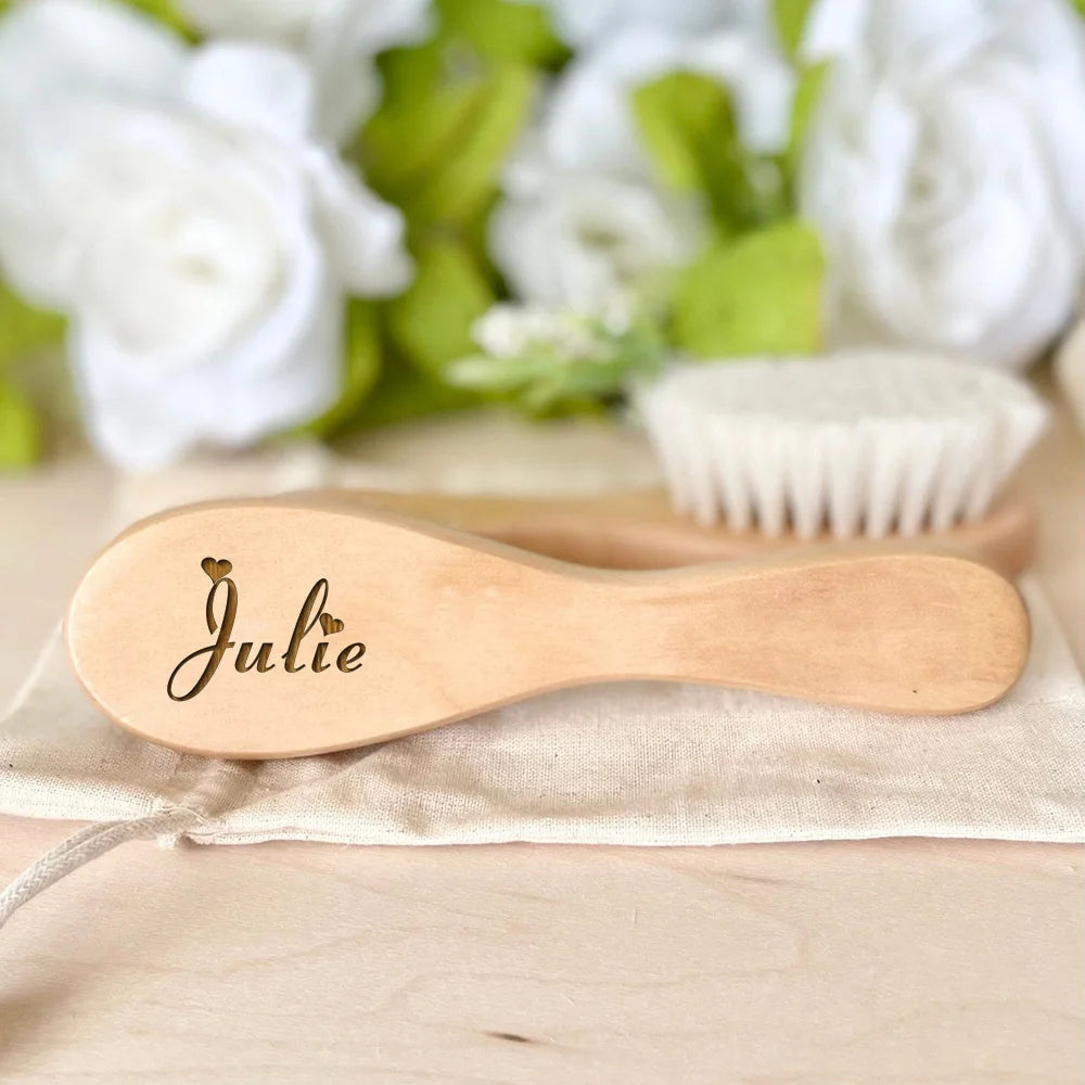 Brosse à cheveux bébé personnalisée au prénom en bois – Cadeau de naissance