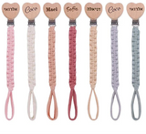 Attache-tétine personnalisée prénom en perles de bois – Cadeau de naissance