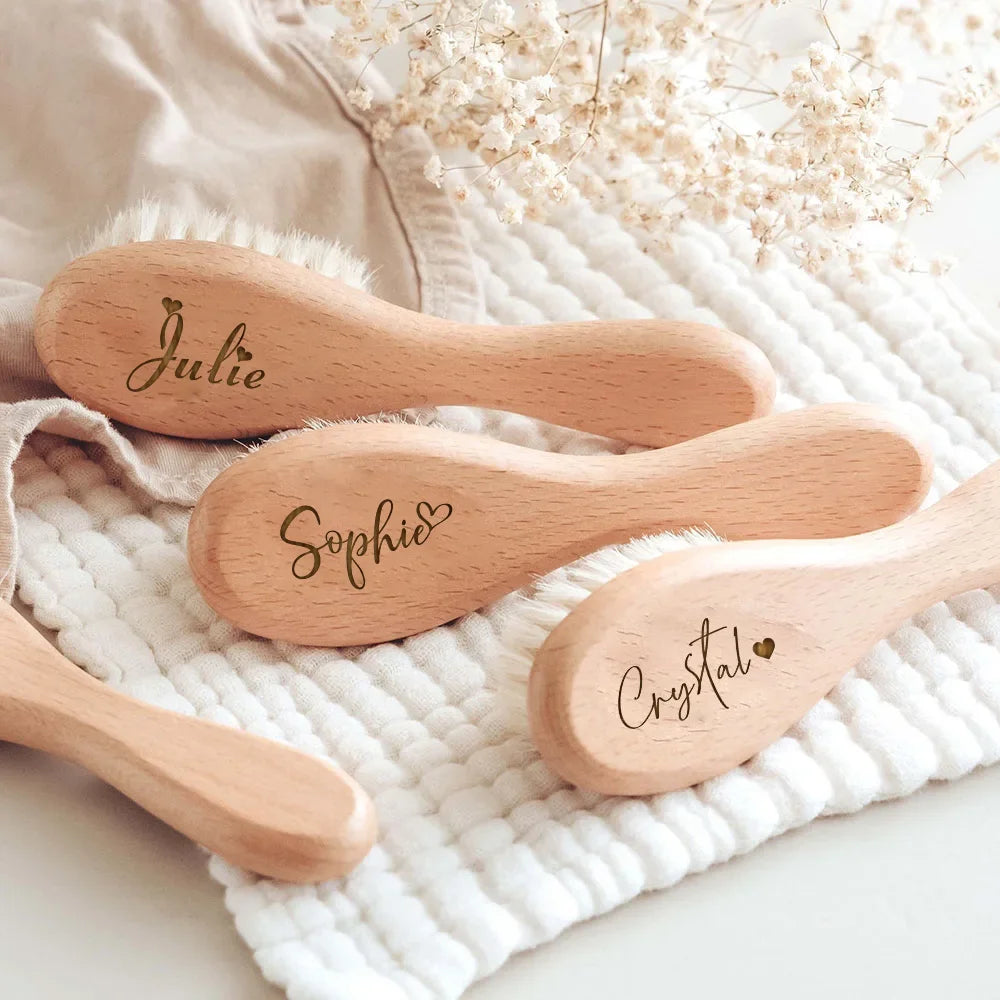 Brosse à cheveux bébé personnalisée au prénom en bois – Cadeau de naissance