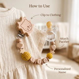 Attache-tétine personnalisée prénom, perles en bois et lion au crochet – Cadeau de naissance