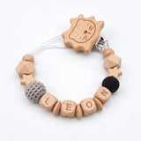 Attache-tétine personnalisée prénom, perles en bois et lion au crochet – Cadeau de naissance