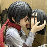 Figurine Scène Finale Mikasa embrasse Eren Shingeki No Kyojin