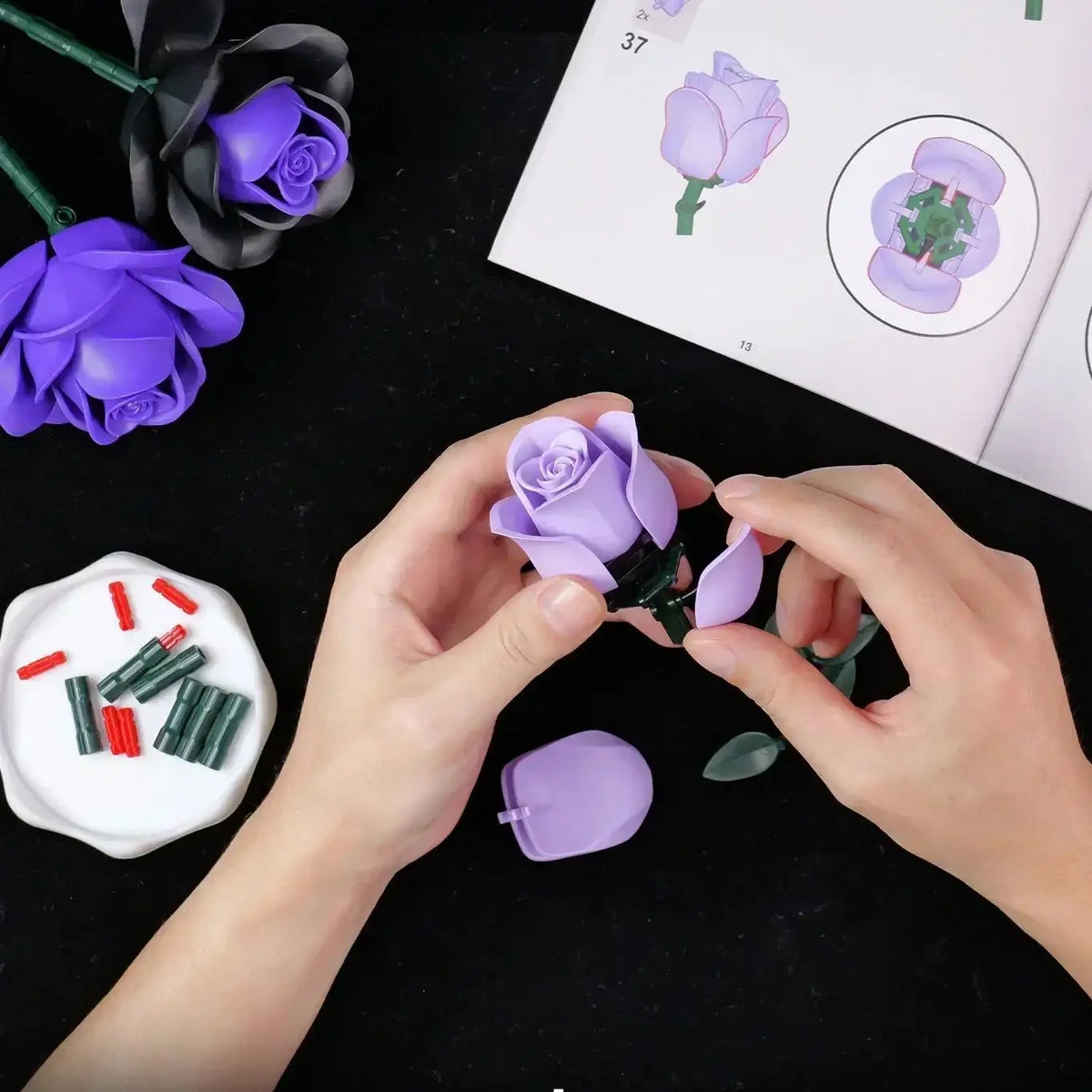 Fleurs en briques à assembler roses violettes